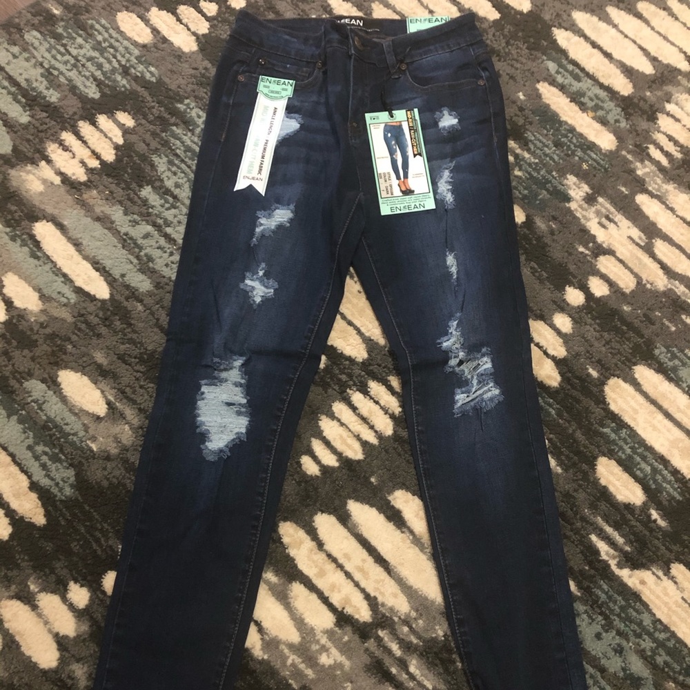 🆕. Distressed Mid Rise Ankle Skinny - Picture 6 of 6